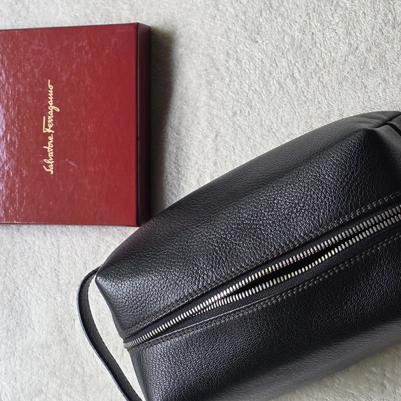 Salvatore Ferragamo 100% Leather Black Toiletry Travel/shaving Bag Sleek Design - Picture 2 of 9